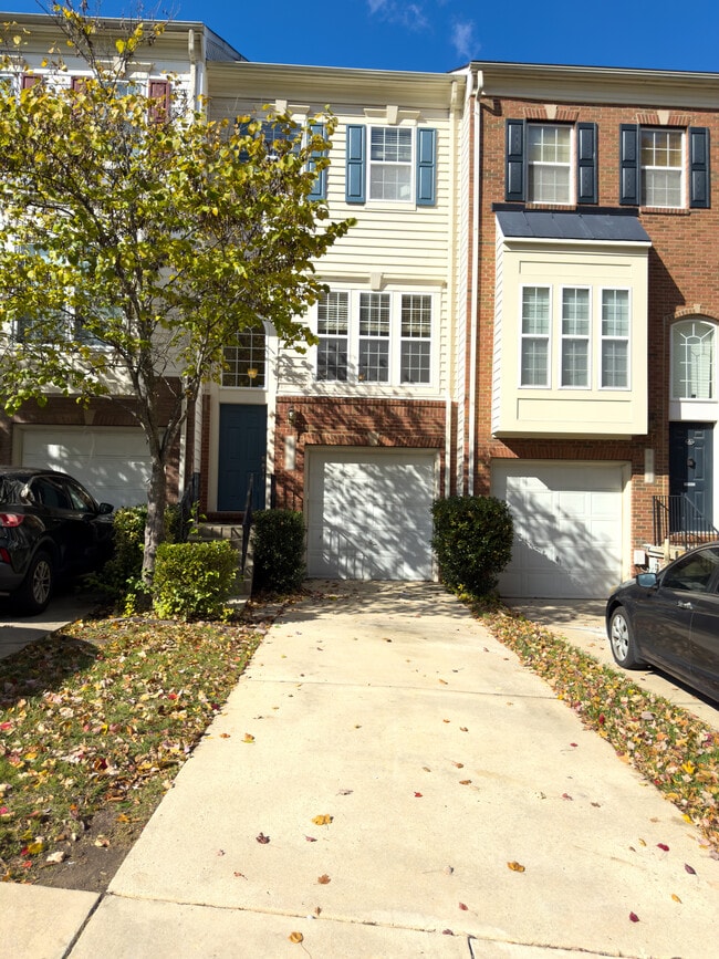 Building Photo - 8010 Pennington Dr