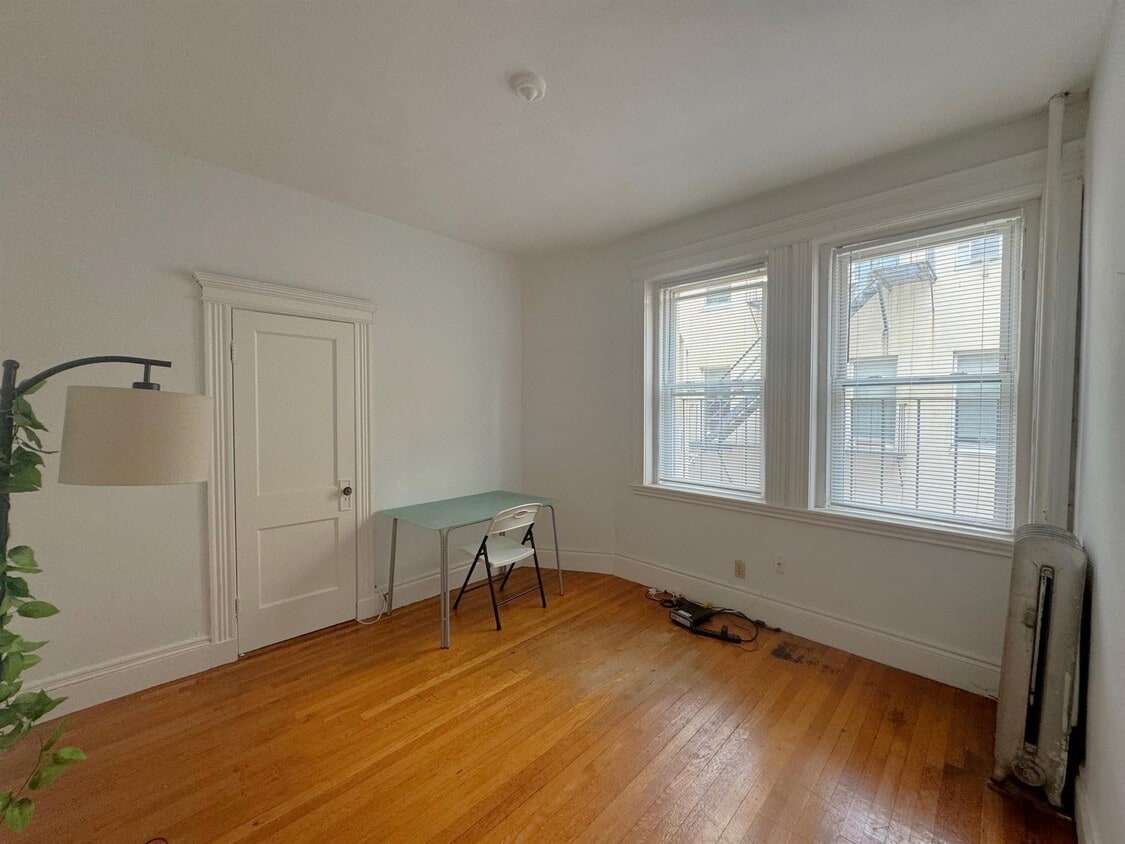 Primary Photo - 92 Kirkland St