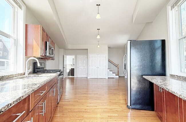 Foto del edificio - 1043 Winthrop Ave