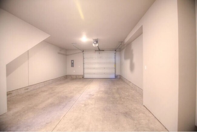 Foto del edificio - 607 NE 92nd Ave