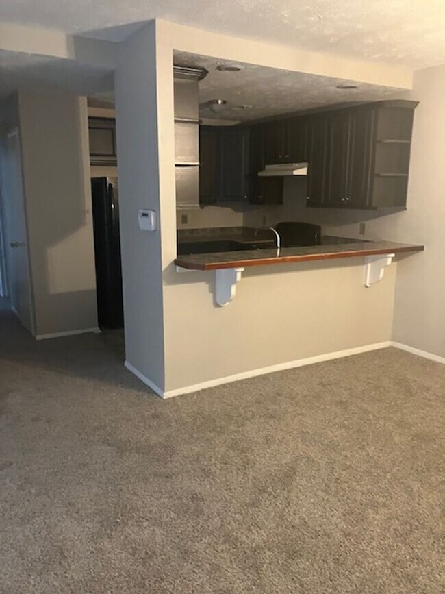 Building Photo - 2 BEDROOM 2 BATH CONDO (Shameika)