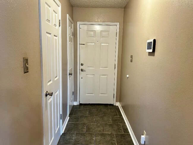 Building Photo - 1907 Cottonwood St