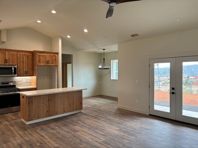 Foto del edificio - 835 Fawndale Ln