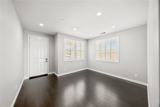 Building Photo - 37749 Fiesta Flower St