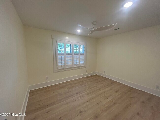 Foto del edificio - 1800 Eastwood Rd