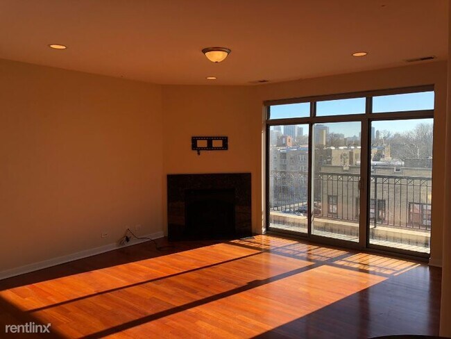 Building Photo - 4 br, 2.5 bath Condo - 6957 N Greenview 6B...