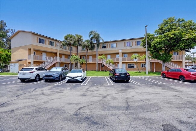 Building Photo - 6225 SW Kendale Lakes Cir