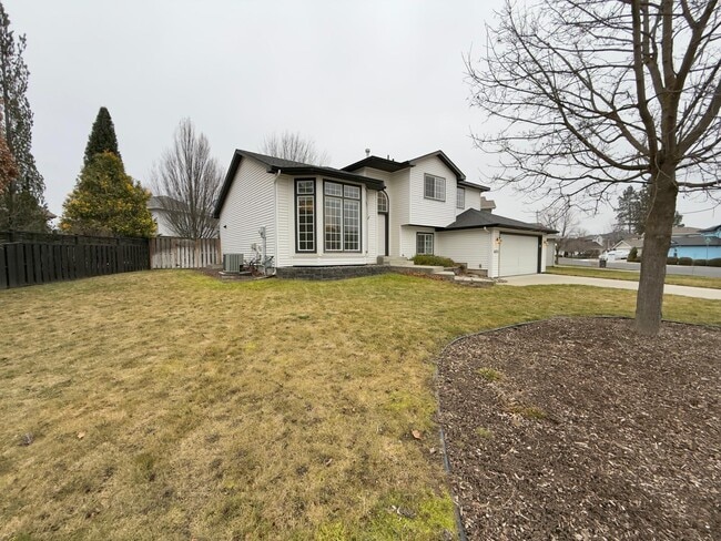 Building Photo - 6211 S Terre Vista St