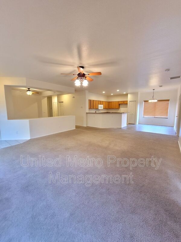 Building Photo - 609 W Rio Vista Ln