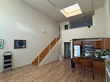 Foto del edificio - "Chic Urban Living: 2-Bed, 2-Bath Gem on Harrison St in SF!"