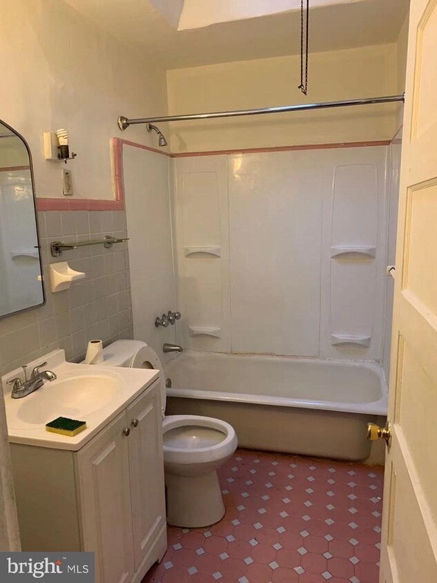 Foto principal - 7141 Radbourne Rd