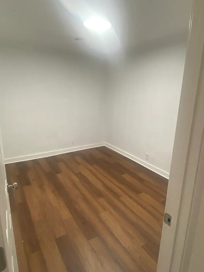 Foto del edificio - 1529 Basin St