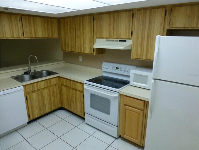 Foto del edificio - 119 Lakeside Dr