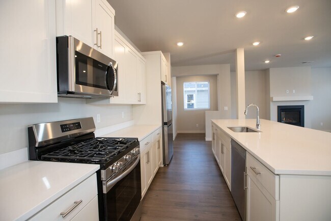 Building Photo - Spacious Brand New 4 Bedroom Home!