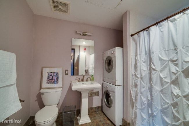 Building Photo - 2 br, 1 bath Condo - 2140 Curtis St