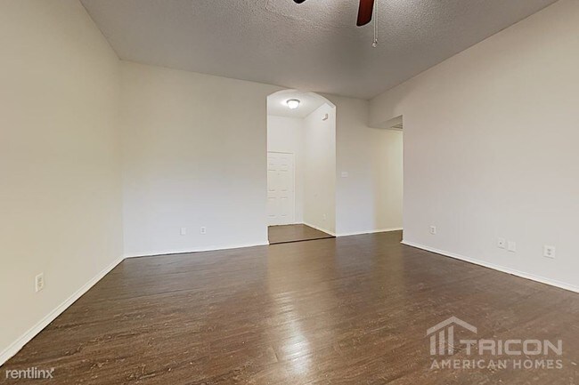 Building Photo - 625 Sawyer Dr