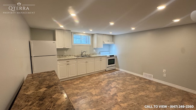 Building Photo - 375 Lakeview Dr