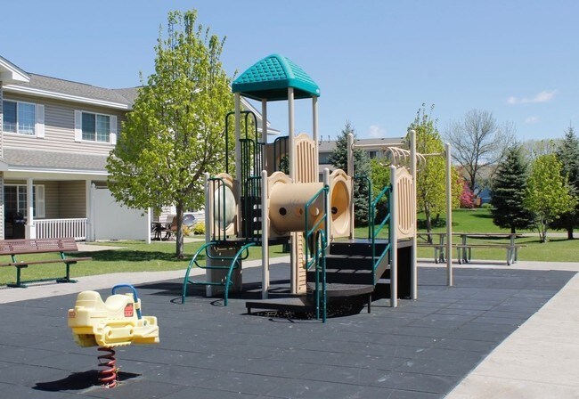 Foto del edificio - DELETE - [North Pointe Townhomes]