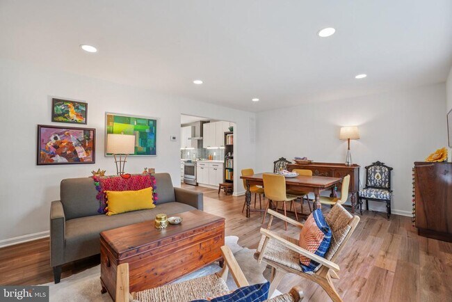Foto del edificio - 8209 Langbrook Rd