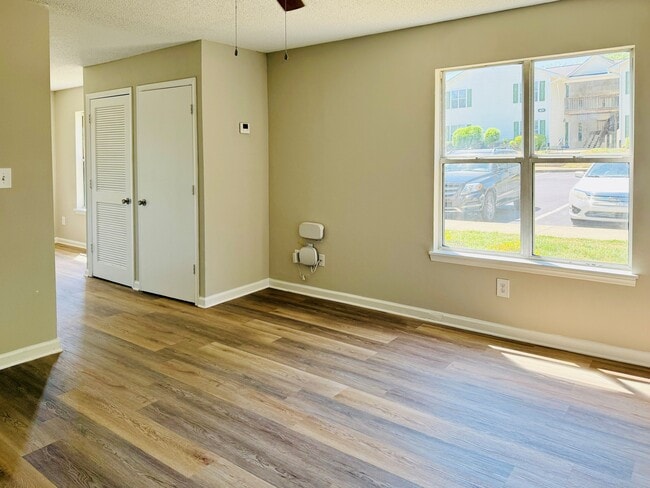 2 habitaciones, 1.5 baños - 920 pies cuadrados - Ivey Glen Apartment Community