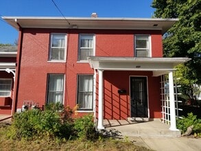 Building Photo - 461-463 Glen St