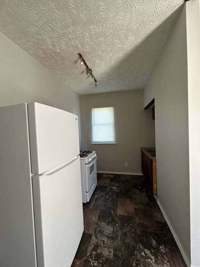 Foto del edificio - 1008 W 1st St