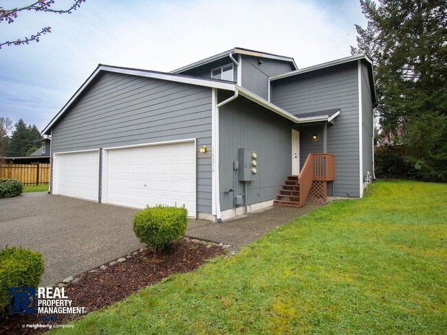Building Photo - Updated 3BR Townhouse in Puyallup | 2-Car Garage, Fireplace & Modern Finishes!