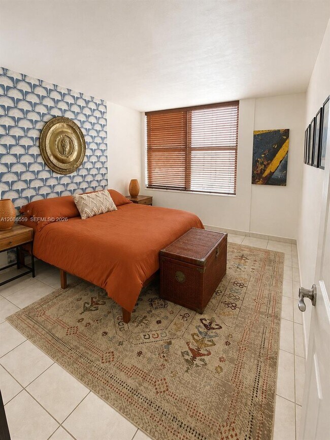 Building Photo - 2899 Collins Ave