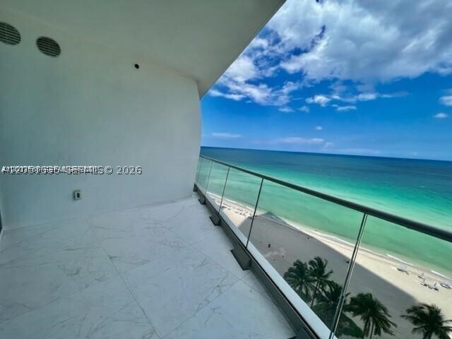 Building Photo - 16901 Collins Ave