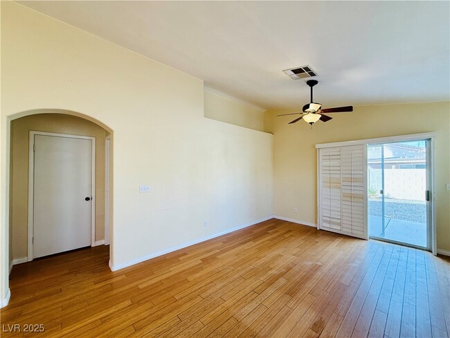 Foto del edificio - 8008 Exploration Ave