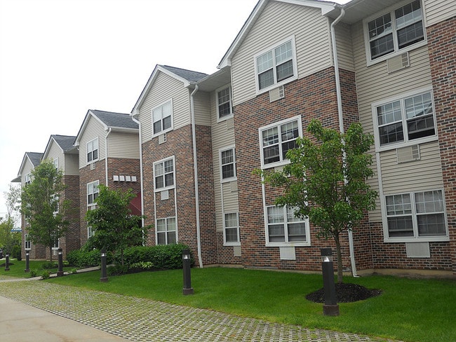 Building Photo - Airmont Gardens