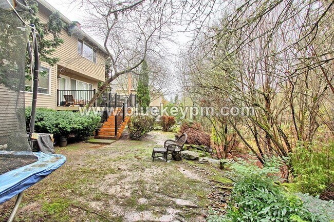 Foto del edificio - 5 Bed, 2.5 Baths Luxury Home in Murrayhill Near Cooper Mtn Parks