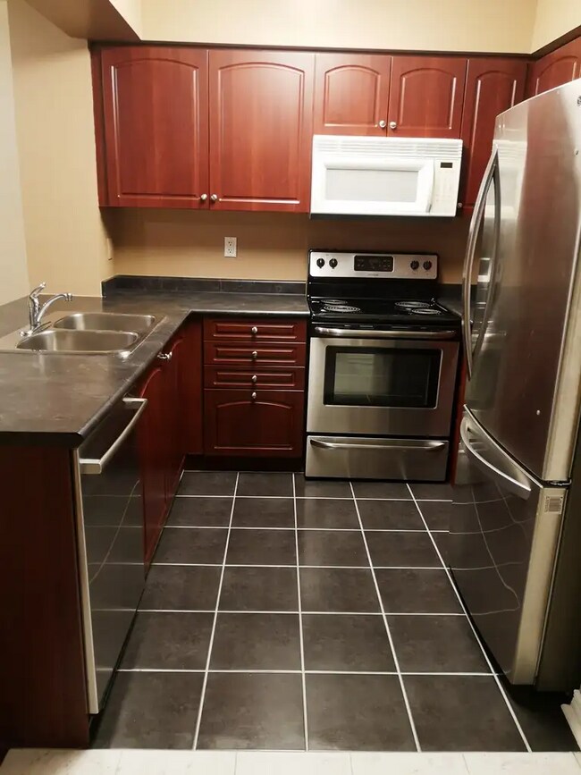 Building Photo - 1 + D BED - 1 BATH - RICHMOND HILL - CONDO