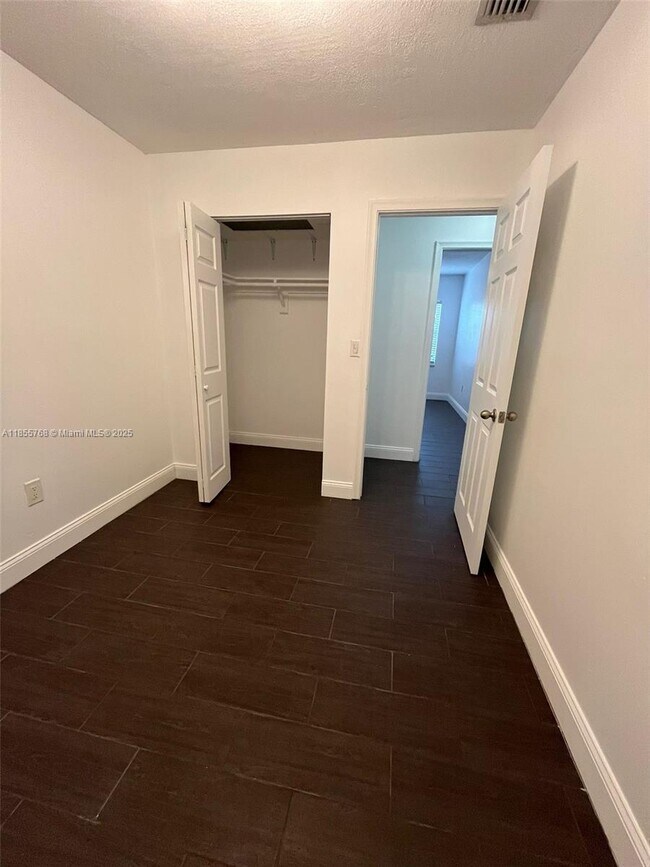 Foto del edificio - 5303 SW 137th Ct