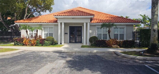 Foto del edificio - 8372 SW 23rd Ct