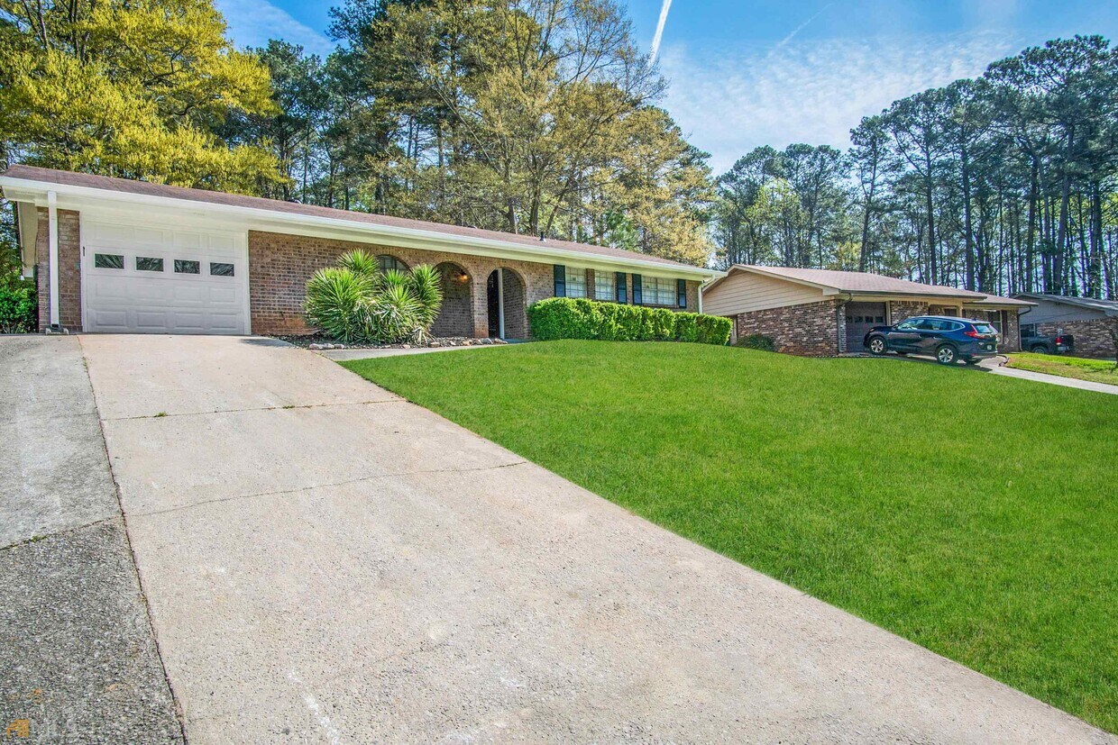 Foto principal - 2740 Williamsburg Dr