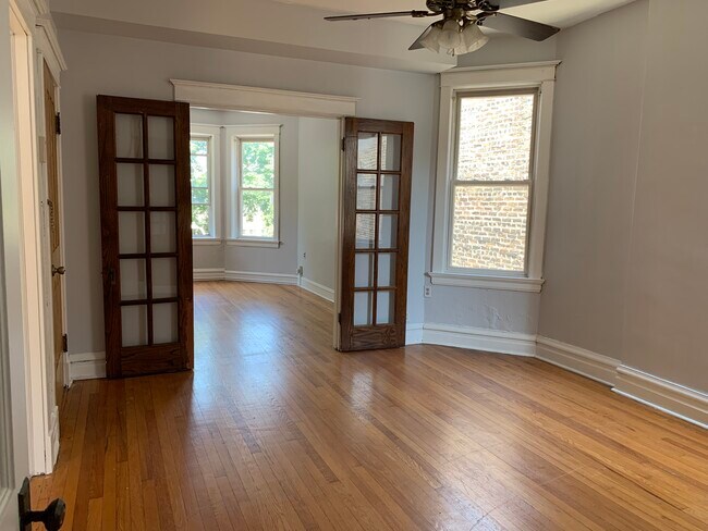 Living/Dinning Room - 1513 W School St