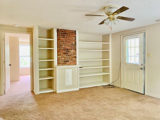 Building Photo - 802 N B St