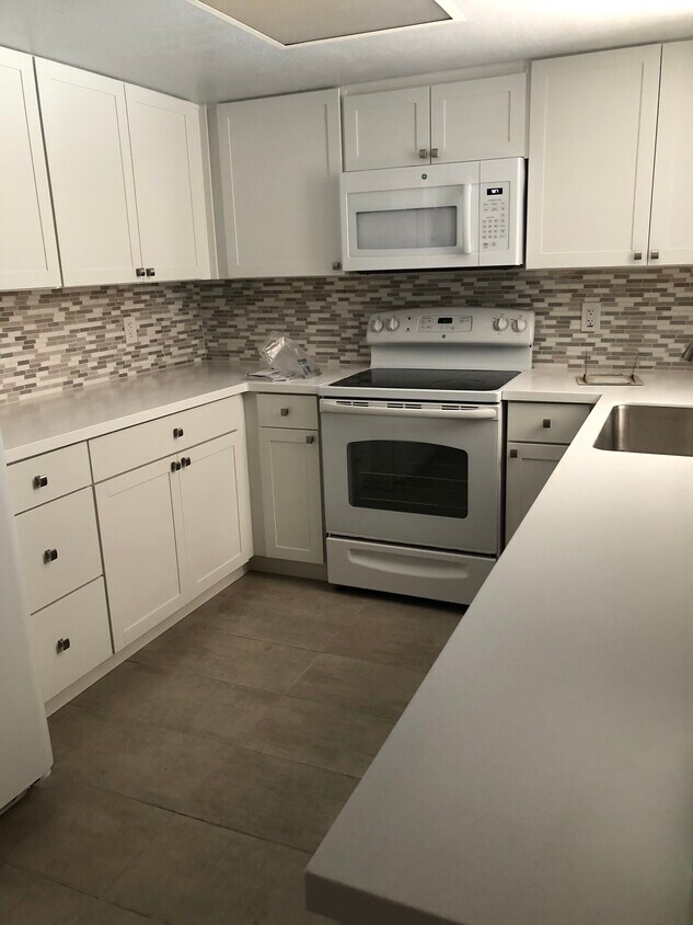 5301 E Waverly Dr, Palm Springs, CA 92264 Condo for Rent in Palm