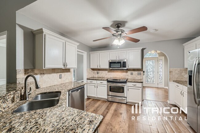 Foto del edificio - 8015 Victoria Ln