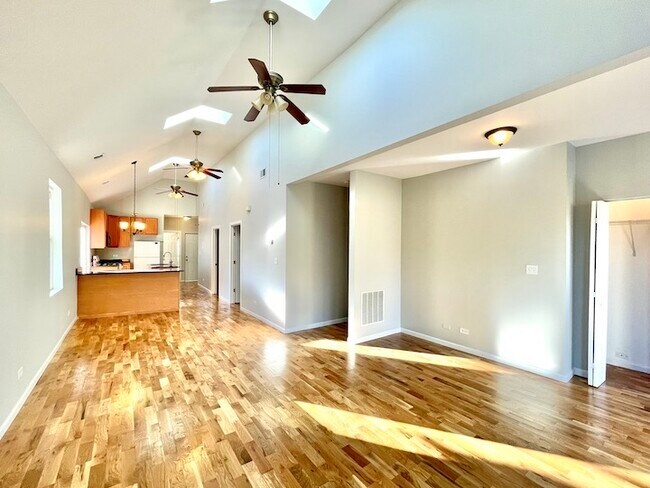 Foto del edificio - 1644 N California Ave