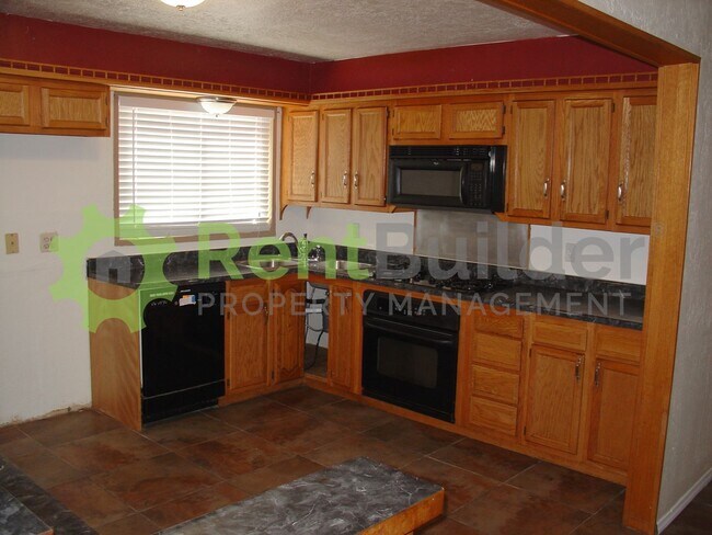 Foto del edificio - 9801 Snow Heights Blvd NE