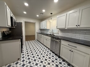 Building Photo - 1802 W 6th Ave