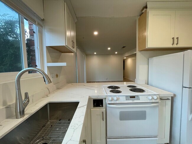 Foto del edificio - 2696 Jones Rd