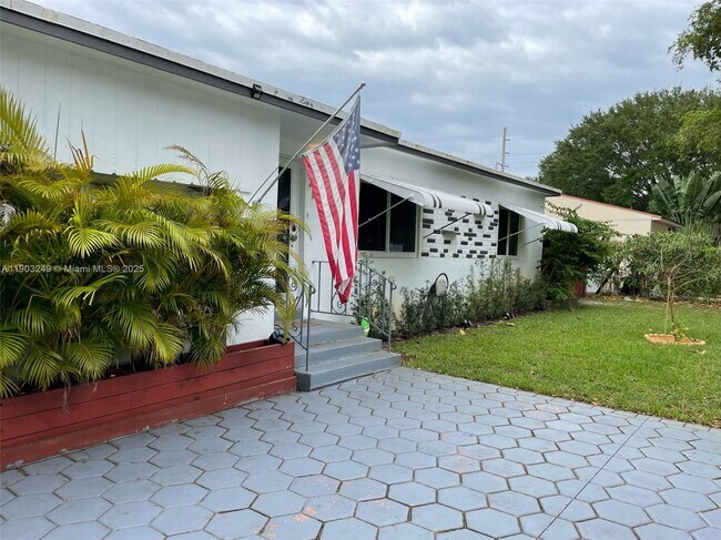 Foto del edificio - 1545 NE 138th St