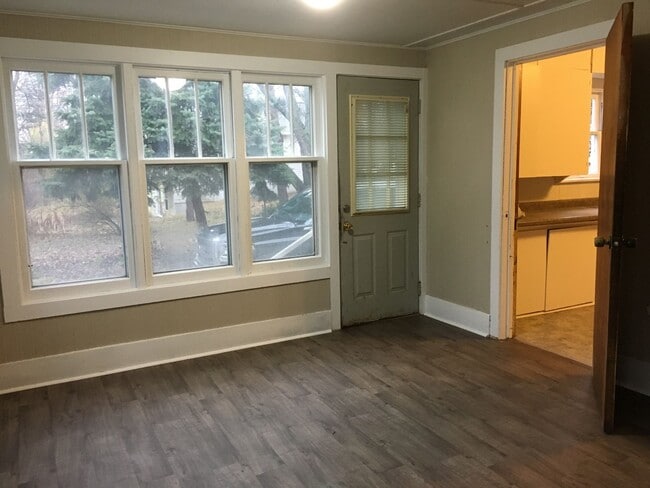 Building Photo - Spacious 4 Bedroom Home - Northside of Hol...