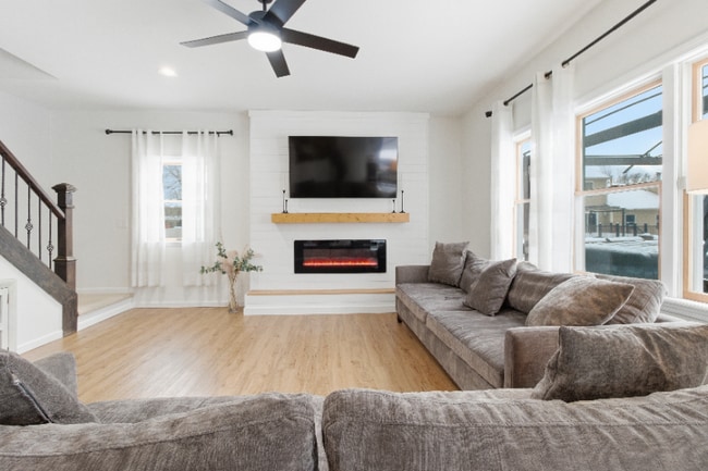 Building Photo - 5791 Pinwheel Cir