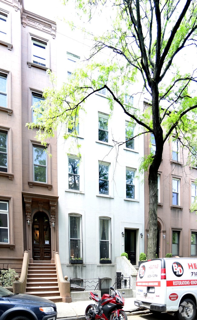 Building Photo - 376 Clinton St
