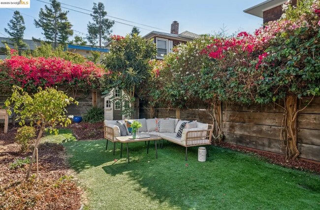 Foto del edificio - 2419 Webster St