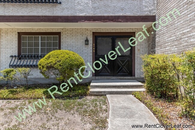Building Photo - Available Now: Amazing two-story townhome